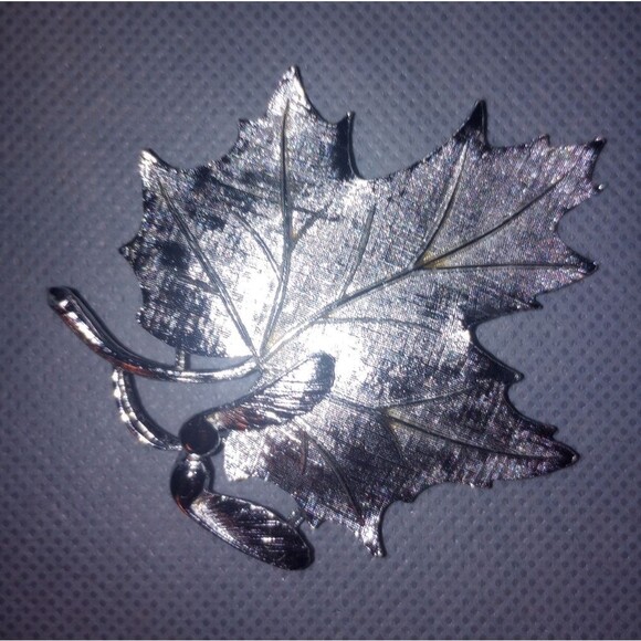 Jewelry - Signed Lisner Silver Tone Leaf Brooch EUC